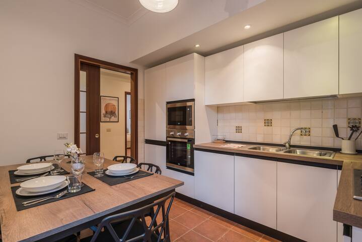 Lovely Flats Next To Fontana di Trevi gallery image 4