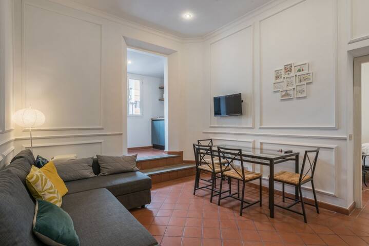 Lovely Flats Next To Fontana di Trevi gallery image 3