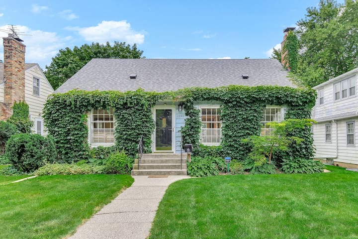 MINNeSTAY* Highland Hideaway | Family