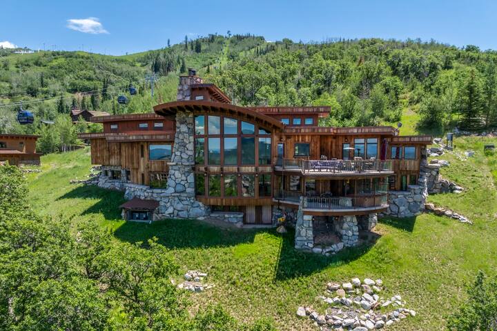 Nomadness Rentals managed Airbnb listing 1