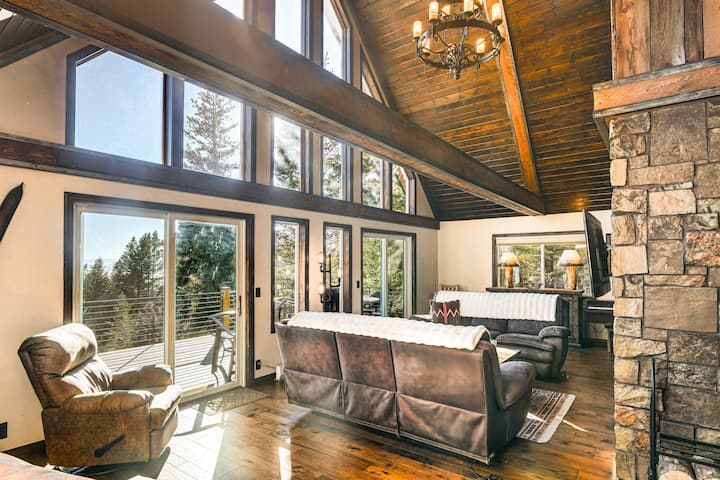 Wyoming Cabin with Hot Tub & Mountain-View Deck