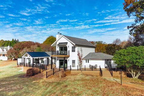 Lake Hartwell Home w/ Dock + Fire Pit!
