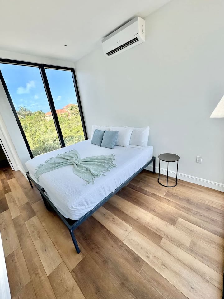 Chumba cha kulala cha ghorofa kilichowekwa kama kitanda cha kifalme, trundle pacha chini