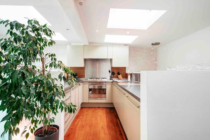 The Stylish Apartment gallery image 4