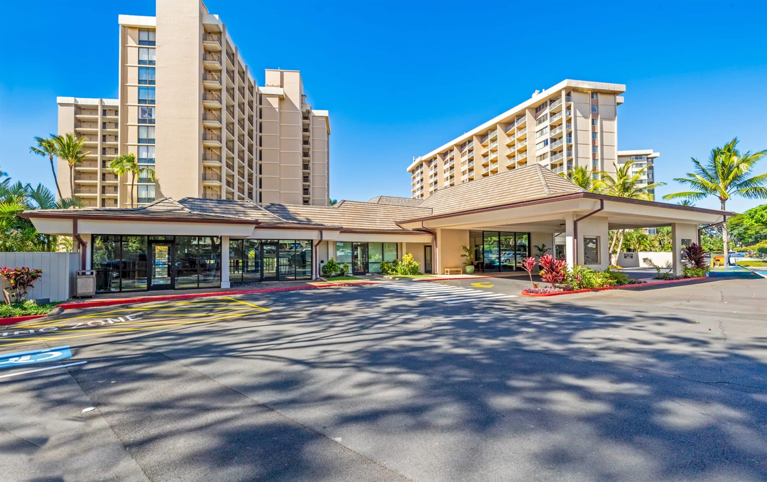 Condo in Lahaina · ★5.0 · 1 bedroom · 2 beds · 1 private bath - Image 48