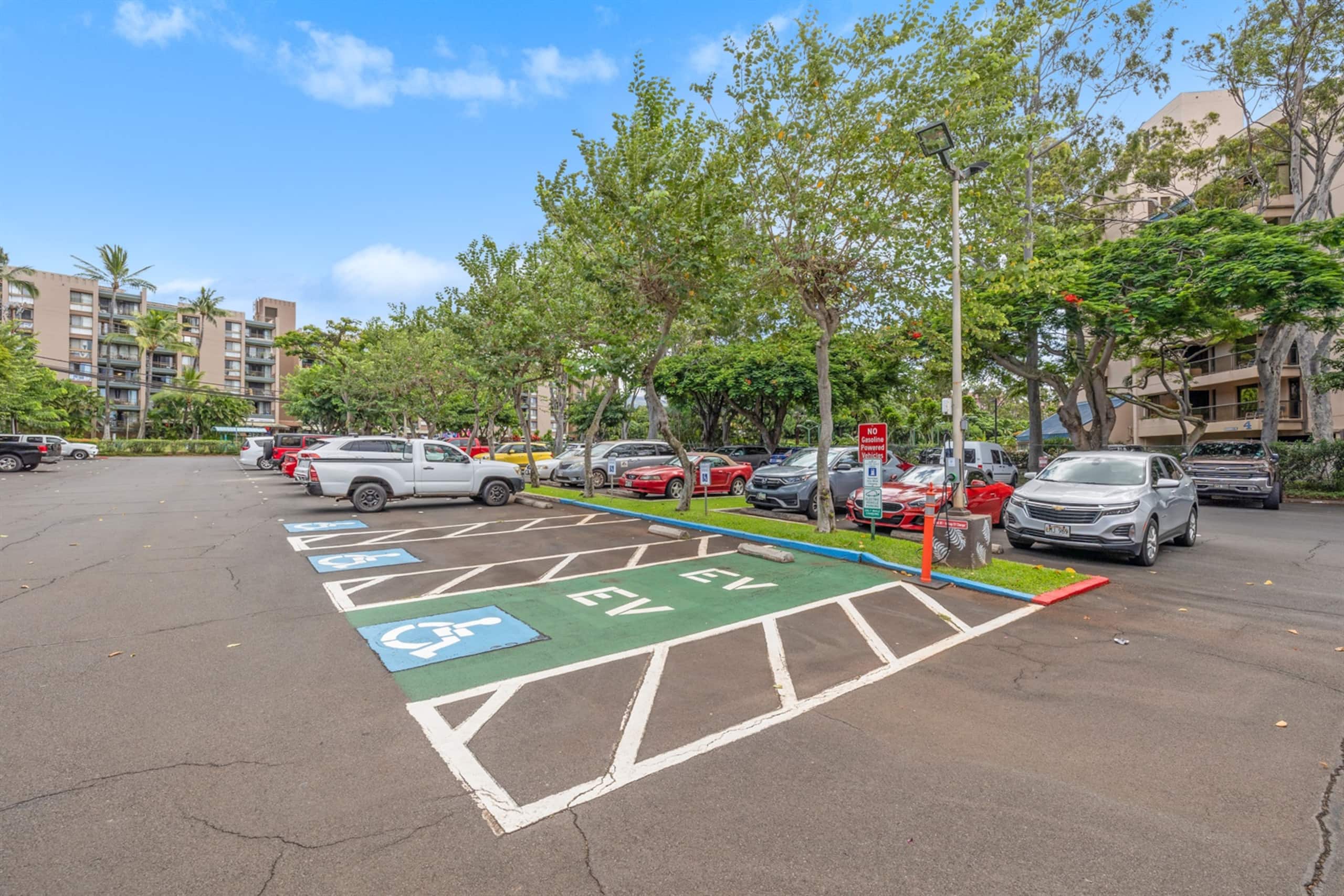 Condo in Lahaina · ★5.0 · 1 bedroom · 2 beds · 1 private bath - Image 49
