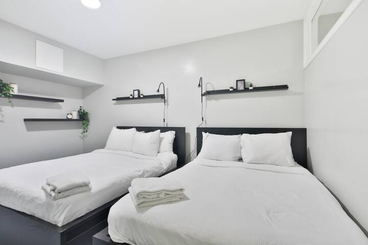 2 Bedroom Basement Hotel Suite Ideal for 6 ppl 104 gallery image 5
