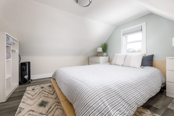 „Miesto bolo čisté a roztomilé. Denná posteľ a posteľ v izbe boli pohodlné.„
- Seona, apríl 2022