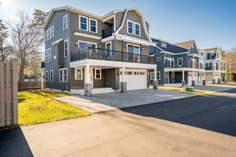 Estate w/ Water Views! Steps to Beach! Sleeps 14!