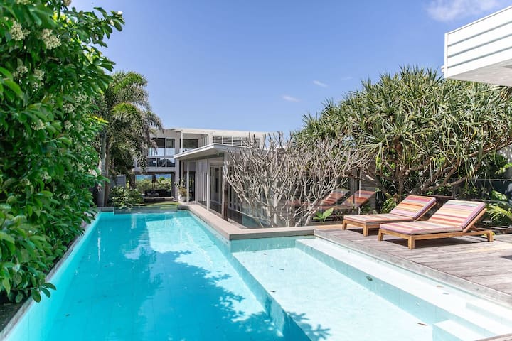 Seabreeze on Sunshine Beach gallery image 4