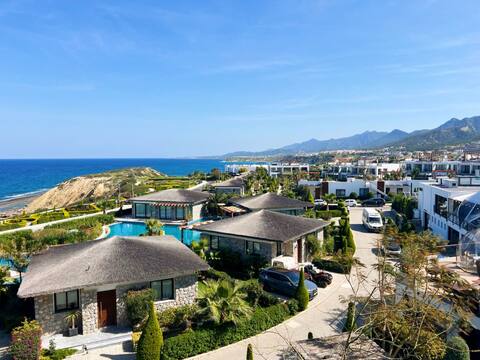 Modern and luxurious apartment in a prime resort