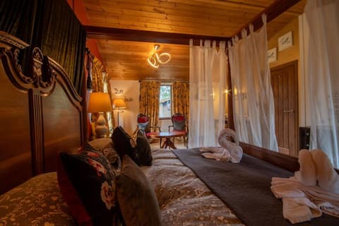 Bouscat Lodge @ Still Rabbit