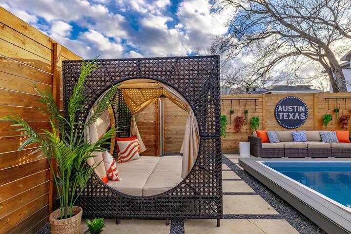 Duplex Bliss | 12 BR! 2 Heated Pools! Endless gallery image 5