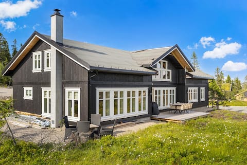Top Airbnb: Casa Leo - 60 min OSL - 8 bedrooms - 16 guests in Løten
