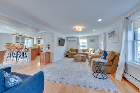 Downtown Ogunquit Home: 1 Mi to Beach!