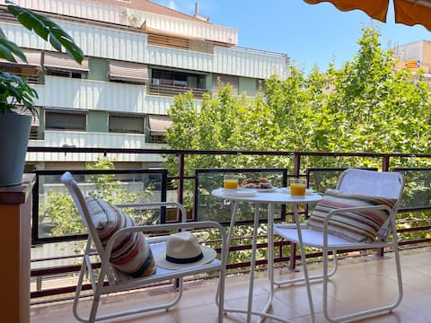 Spacious Apartment on Rambla w/ Parking by Hostem
