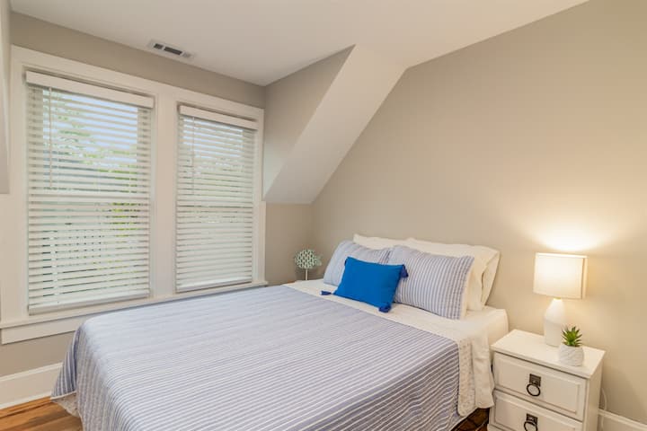 クイーンベッドルーム1 -アッパーユニット