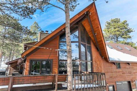 Moose Tracks Cabin! Holiday Home w Hot Tub,BBQ