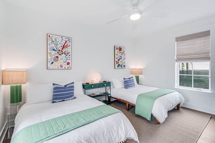 Queen Suite, 1st Floor. 