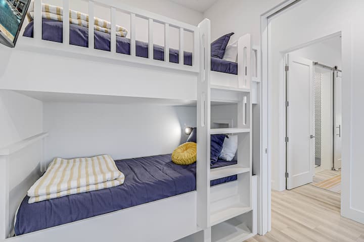 Chambre avec lits superposés, 1er étage. 