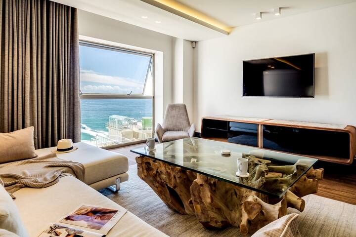 Chic Apartment w Amazing Views Dunmore Luxe gallery image 4