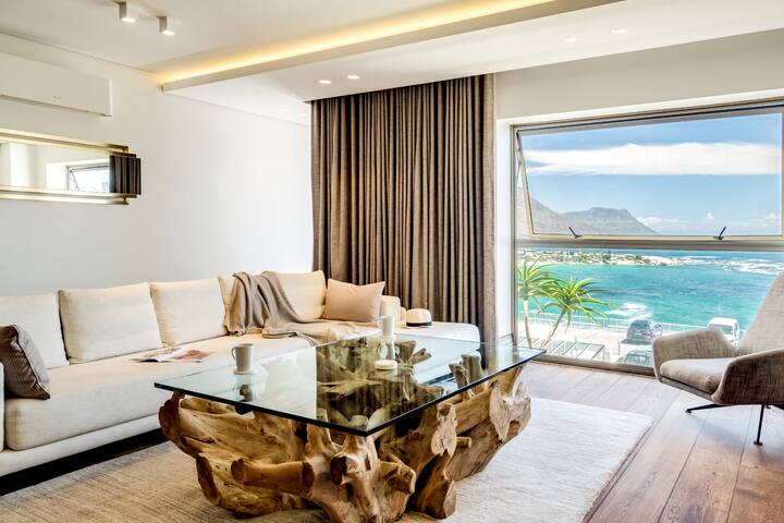 Chic Apartment w Amazing Views Dunmore Luxe gallery image 2