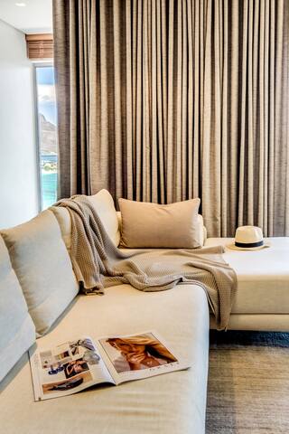 Chic Apartment w Amazing Views Dunmore Luxe gallery image 5