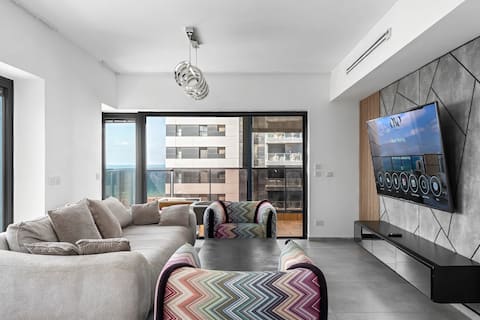 Luxury 4BR Tower w/ Panoramic Sea View | Mamad