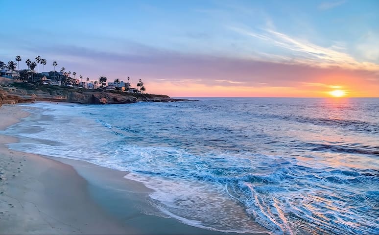 2BR Ocean View Suite at La Jolla Cove Hotel! gallery image 4