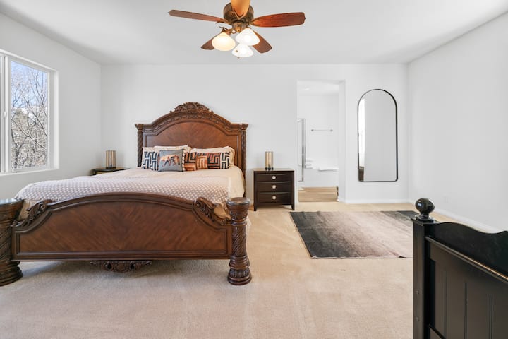 غرفة النوم الرئيسية