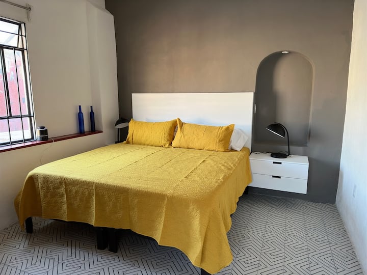 Prva spavaća soba s bračnim krevetom (širine 180 - 200