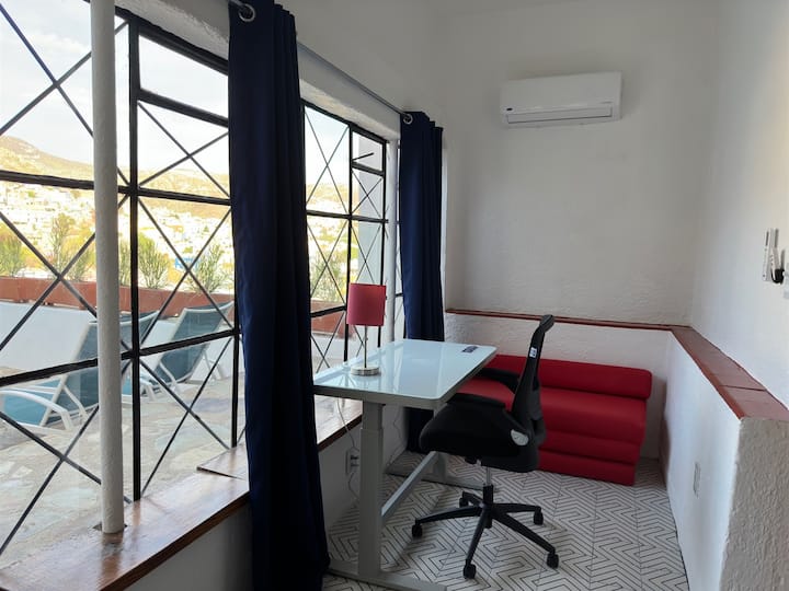 Uredski prostor s bračnim krevetom na razvlačenje