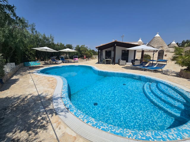 Trullo Olivia with heated pool, nature and relax
