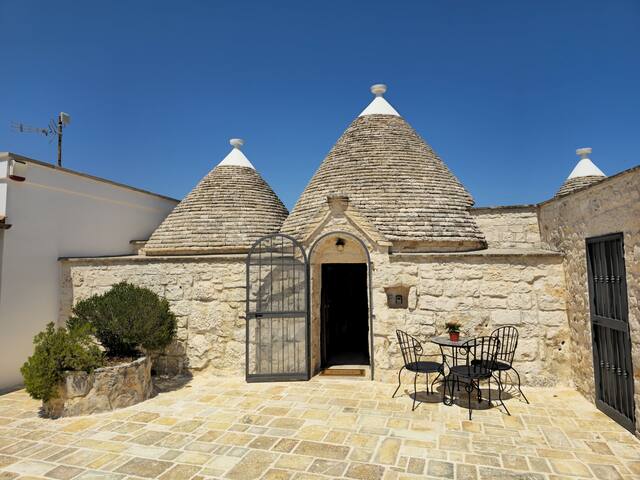 Trullo Olivia with heated pool, nature and relax gallery image 4