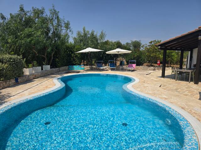 Trullo Olivia with heated pool, nature and relax gallery image 2