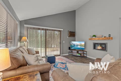 Twin Lakes Home—Golf Retreat, Pool, Single-Level!