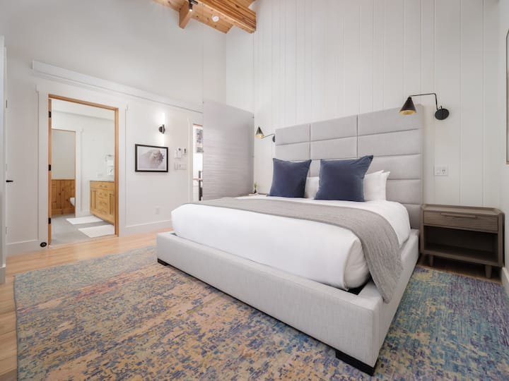 Dormitorio principal con cama king