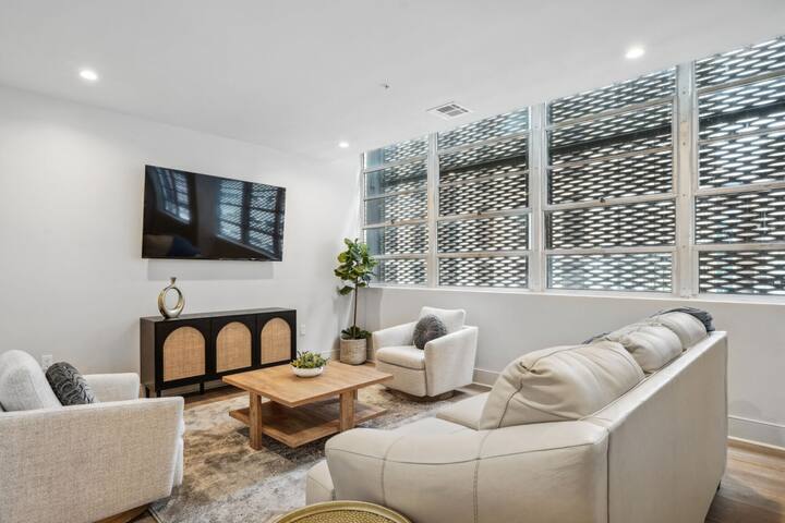 Upscale 5BD near the Superdome! Hot Tub + Pool Acc gallery image 2