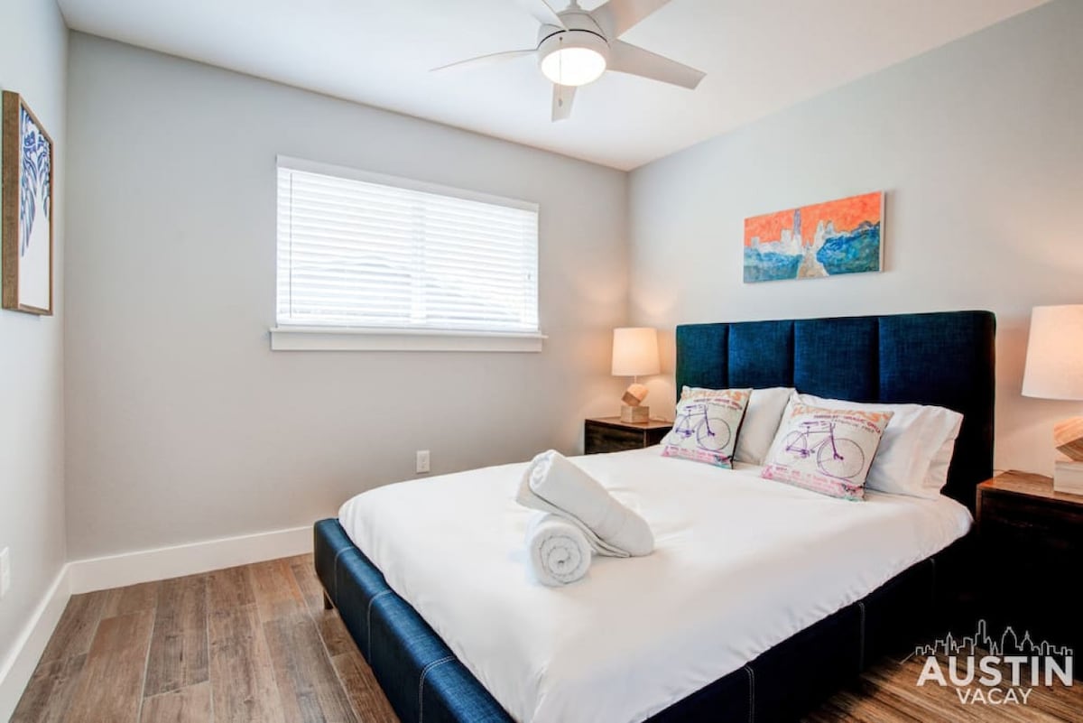 Спалня с луксозно персонализирано хотелско спално бельо