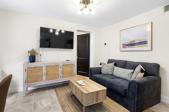 Remodeled 1br In Peachtree Hills, Own Entrance - Atlanta, GA