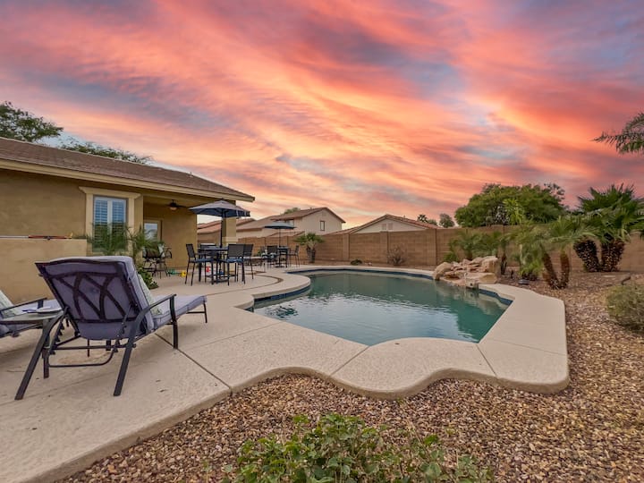 4br W Heated Pool, Office, Fire Pit - Gilbert, AZ