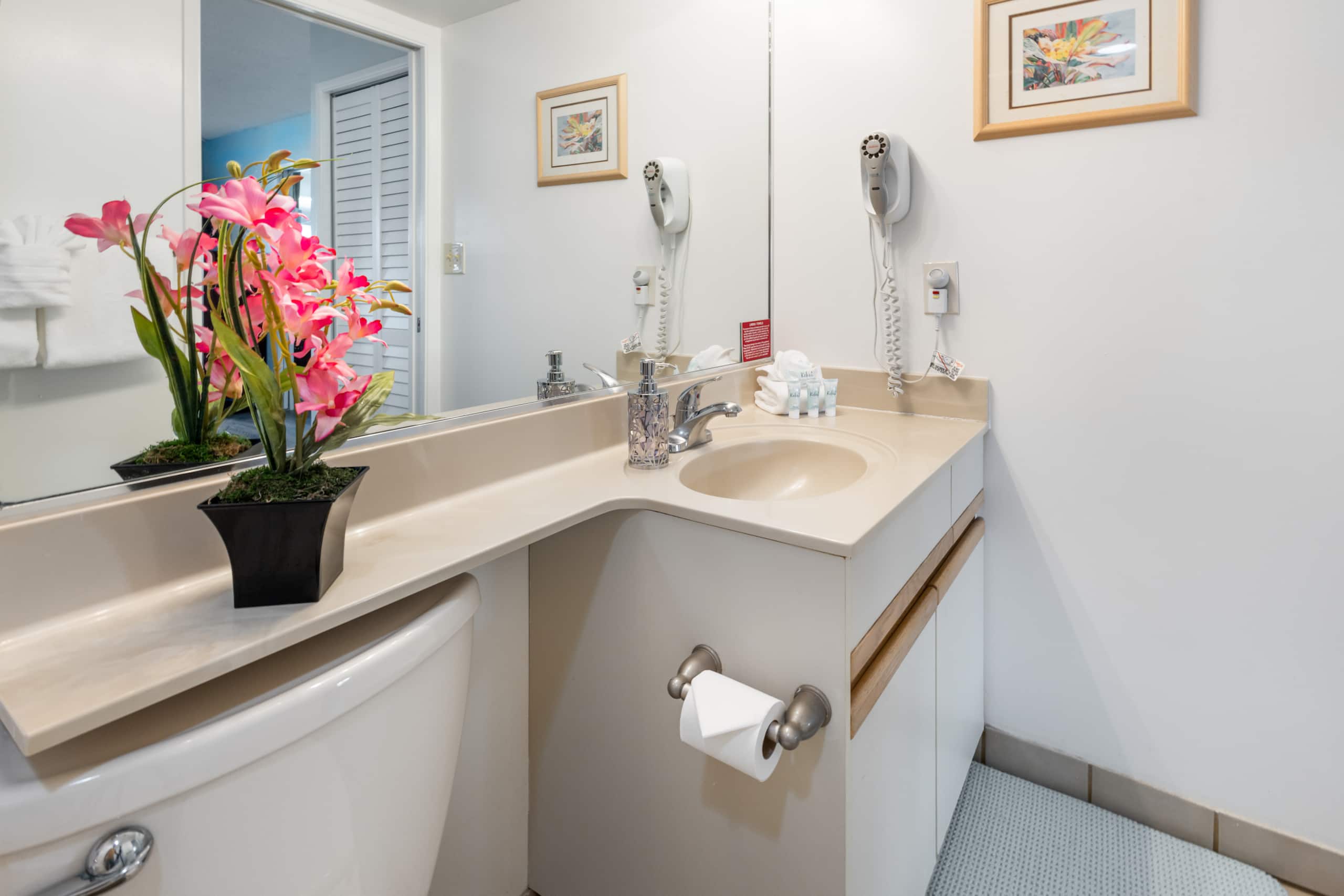 Condo in Kihei · ★4.89 · 1 bedroom · 2 beds · 2 shared baths - Image 18