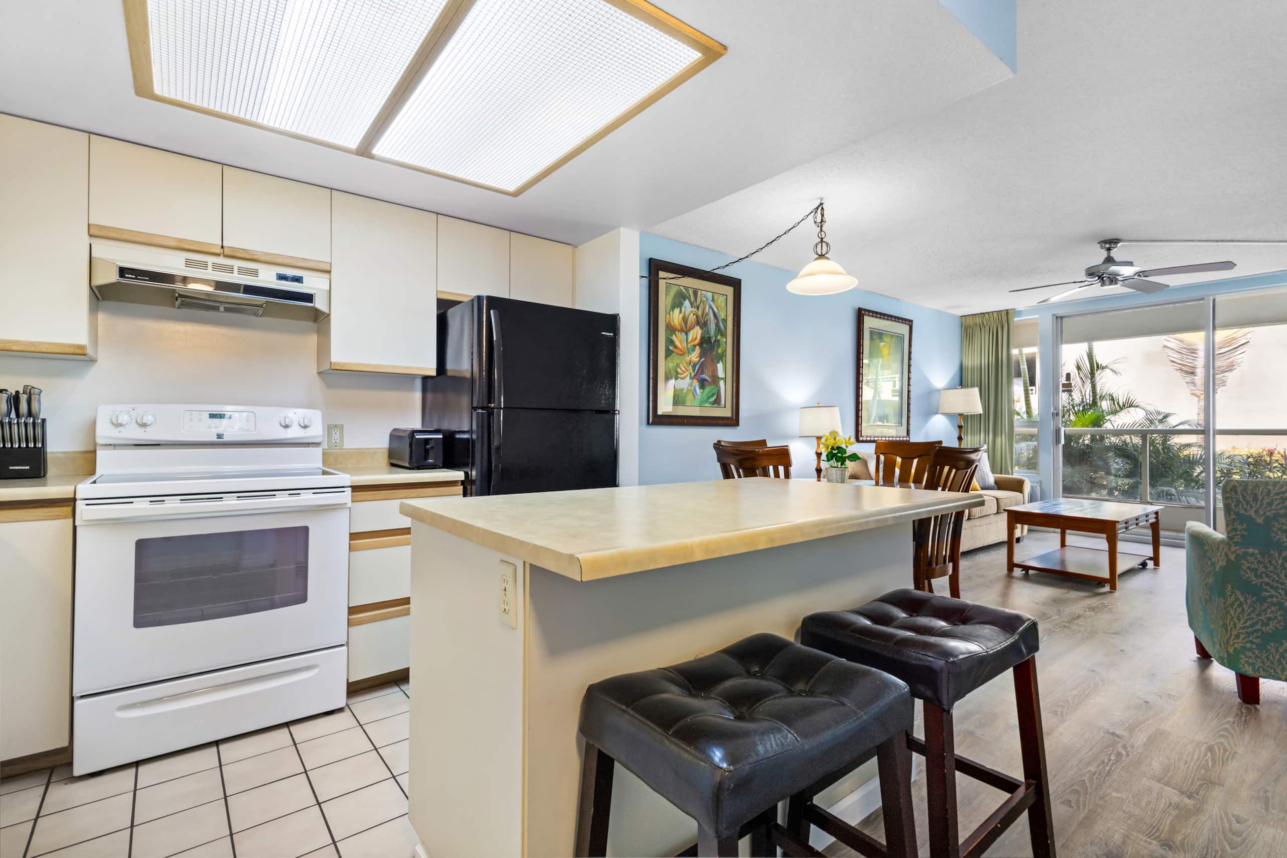 Condo in Kihei · ★4.89 · 1 bedroom · 2 beds · 2 shared baths - Image 10