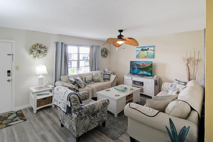 2/2 Condo Close To Beaches - The Sand Dune - Venice, FL