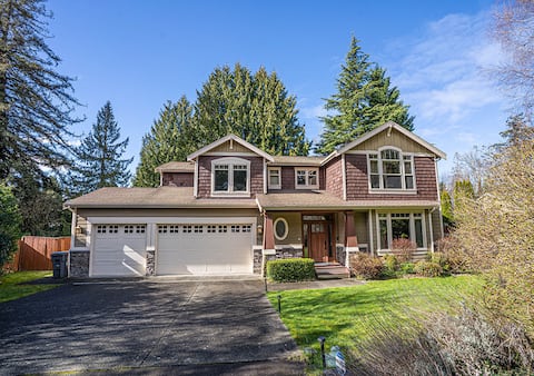 Kirkland's Expansive Custom Built Home Near Juanit
