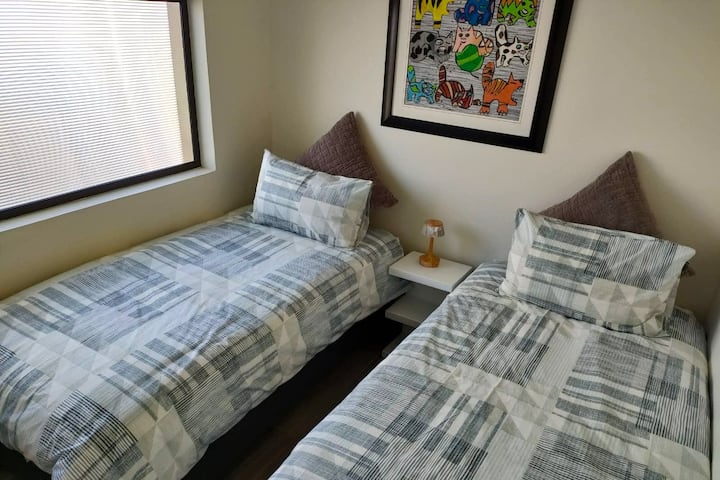 10 Bronze Beach, მეორე საძინებელი