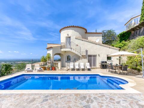 Golden by Interhome