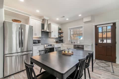 Brand new 2 Bed/ 2 Bath Luxury Condo at the Dala H