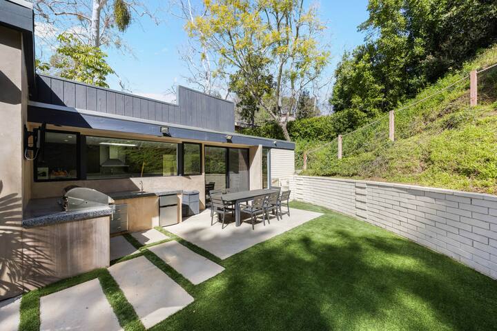 Villa Aman by Stay Awhile gallery image 5