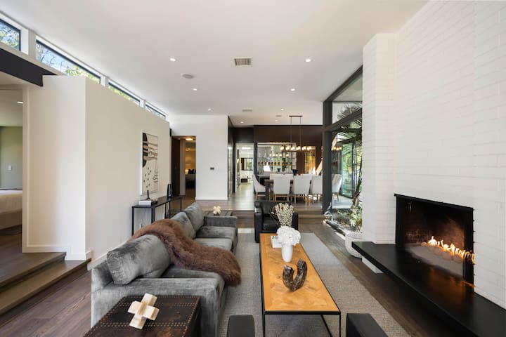 Villa Aman by Stay Awhile gallery image 2